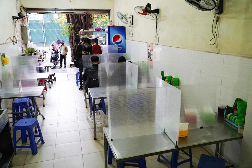 Nhà hàng ăn uống được mở cửa trở lại khi đảm bảo giãn cách và đóng cửa trước 21h