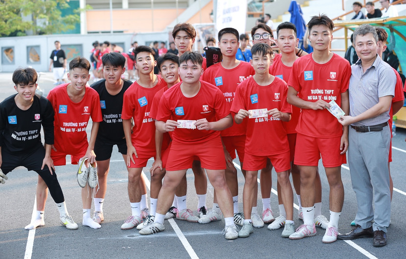 Sự động viên kịp thời dành cho THPT Ngô Gia Tự Sự động viên kịp thời dành cho THPT Ngô Gia Tự