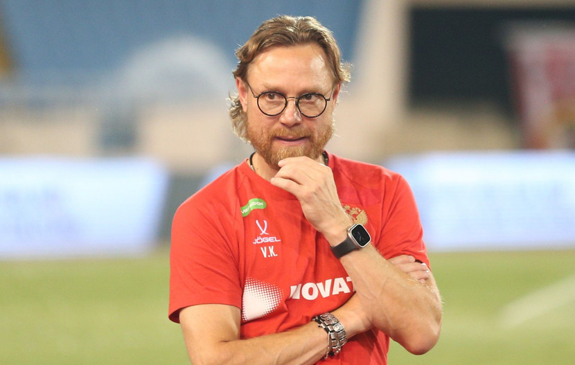 HLV Valeri Karpin của ĐT Nga