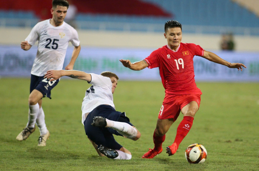 ĐT Việt Nam (đỏ) trong trận giao hữu với ĐT Nga trên sân Mỹ Đình hồi tháng 9 vừa qua