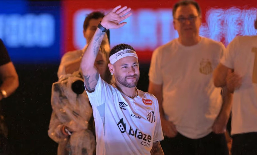 Neymar trở về Santos