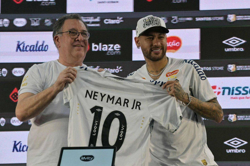 Neymar mang áo số 10