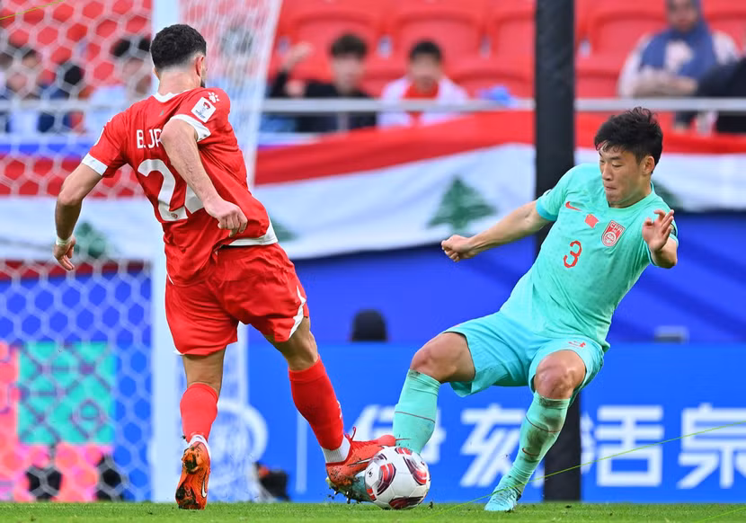 ĐT Trung Quốc (xanh) chưa ghi nổi bàn nào ở Asian Cup 2023