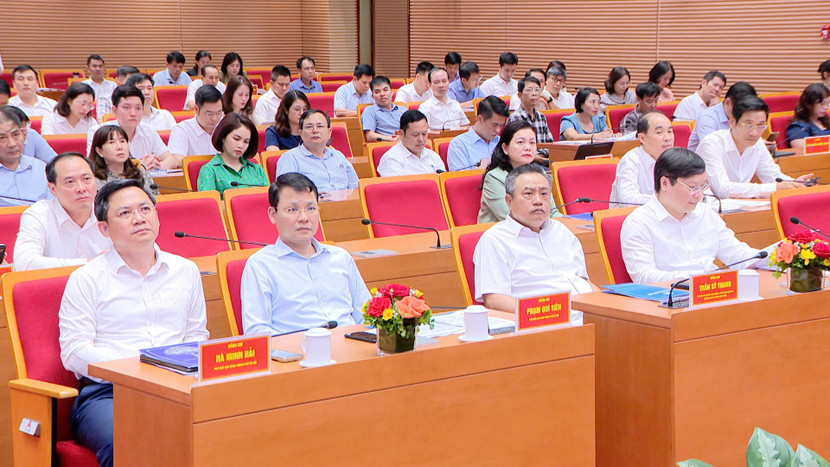 Các đồng chí lãnh đạo dự hội nghị Các đồng chí lãnh đạo dự hội nghị