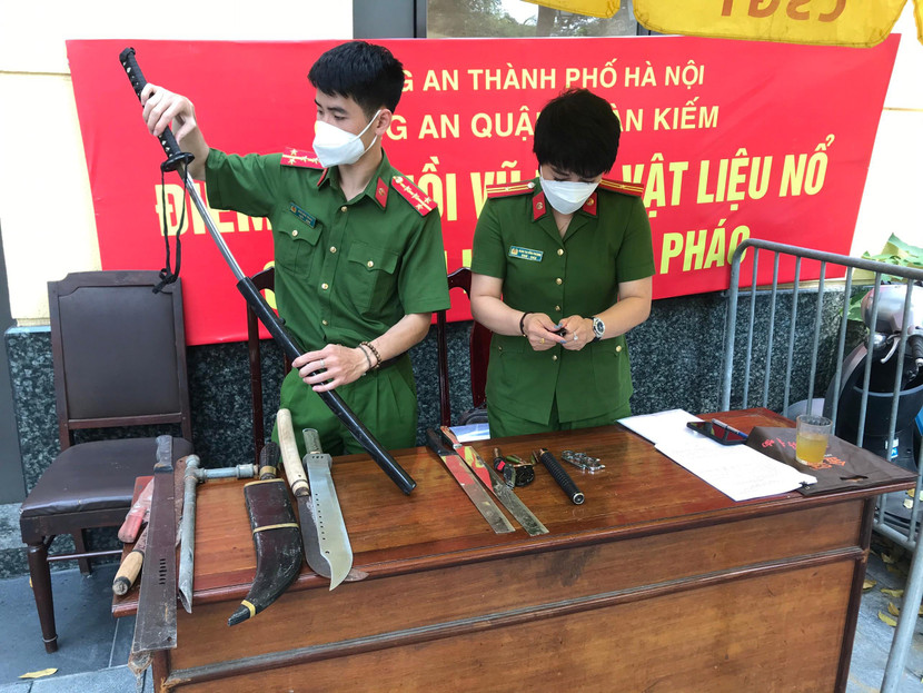 Việc thu hồi vũ khí, vật liệu nổ và công cụ hỗ trợ là nhằm phòng ngừa tội phạm, đảm bảo ANTT ngay từ cơ sở Việc thu hồi vũ khí, vật liệu nổ và công cụ hỗ trợ là nhằm phòng ngừa tội phạm, đảm bảo ANTT ngay từ cơ sở