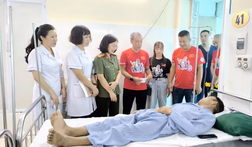 Bệnh viện 19-8 Bộ Công an sẻ chia với người mắc bệnh hiểm nghèo ảnh 1
