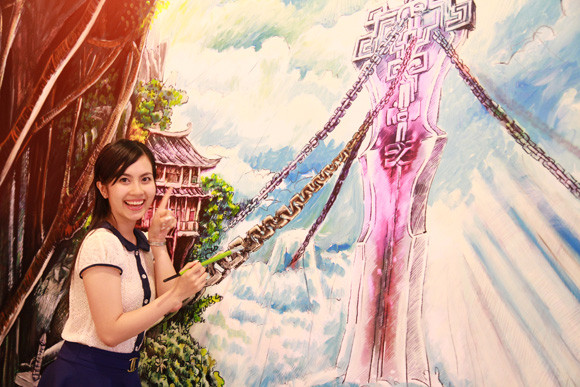 Trốn người tình, Huyền Trang Miss Teen đi xem tranh 3D một mình ảnh 1