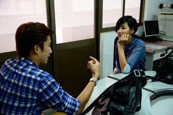 Hoàng Thùy, Chí Thiện nhập phe “chiến” với Hiếu Hiền ảnh 3