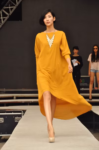 Hoàng Thùy dắt tay "đàn em" vào nghề ảnh 7