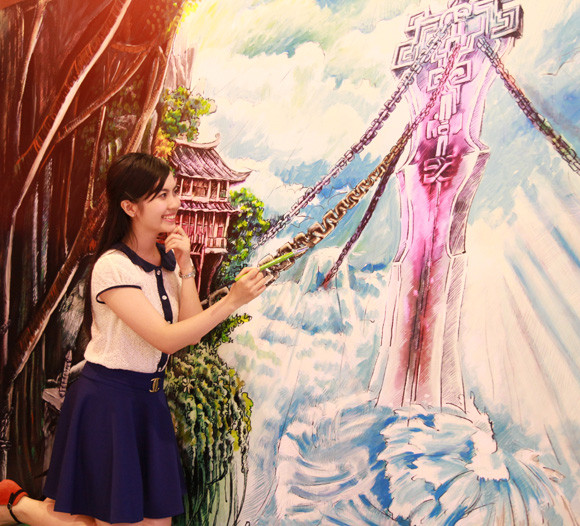 Trốn người tình, Huyền Trang Miss Teen đi xem tranh 3D một mình ảnh 2