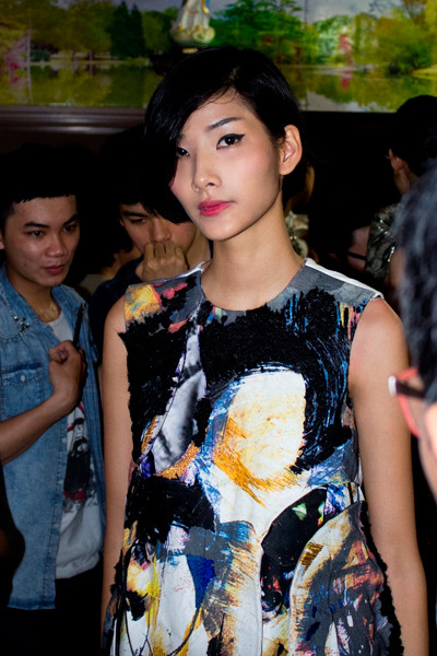 Hoàng Thùy dắt tay "đàn em" vào nghề ảnh 4