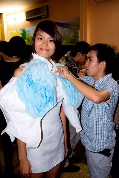 Hoàng Thùy dắt tay "đàn em" vào nghề ảnh 3