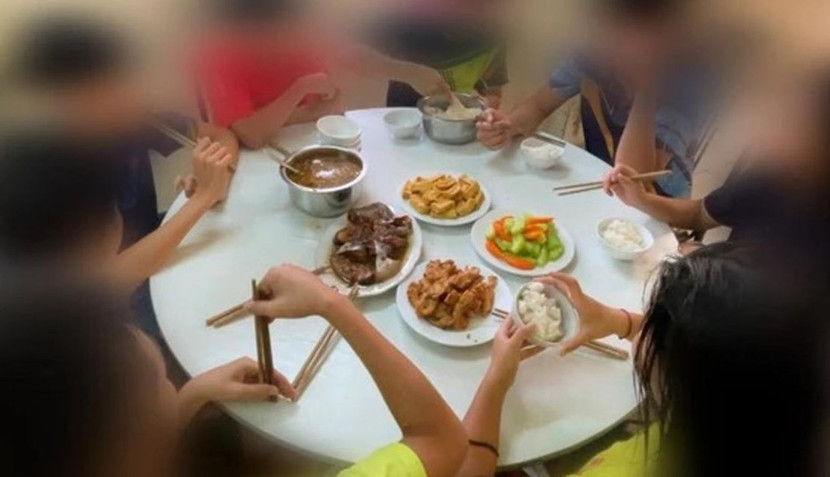 Bữa cơm tầm thường nhưng có giá 800 nghìn đồng cho 8 VĐV bóng bàn trẻ quốc gia