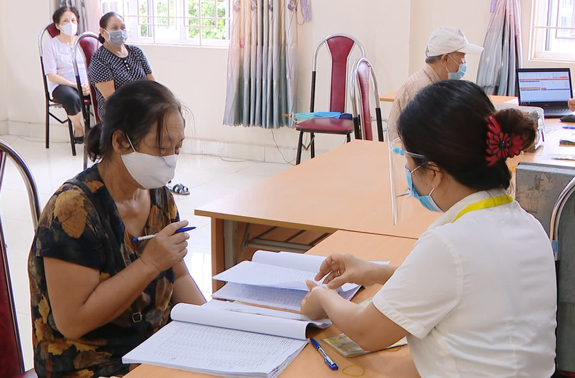 Công dân Việt Nam từ đủ 75 tuổi trở lên mà không có lương hưu, trợ cấp bảo hiểm xã hội hằng tháng khác thì sẽ được hưởng trợ cấp hưu trí xã hội do ngân sách nhà nước đảm bảo