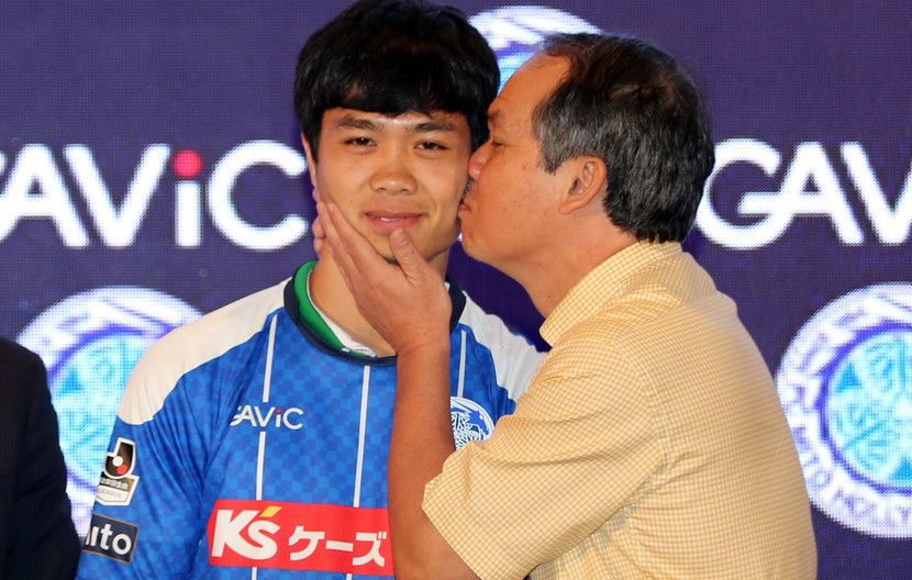 Công Phượng lại trở về trong vòng tay "bầu" Đức Công Phượng lại trở về trong vòng tay "bầu" Đức