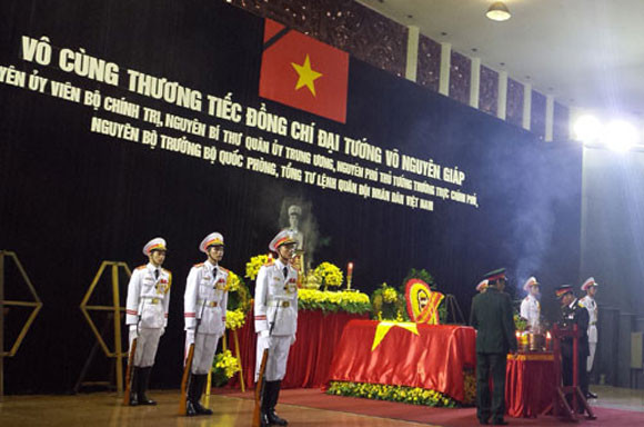 Những người cuối cùng được vào viếng Đại tướng Võ Nguyên Giáp ảnh 6