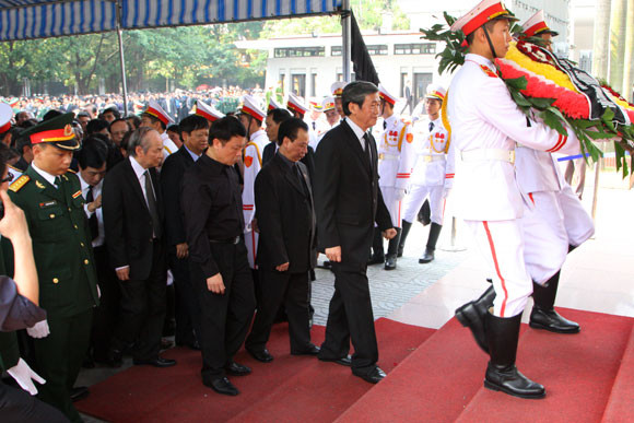 Những người cuối cùng được vào viếng Đại tướng Võ Nguyên Giáp ảnh 8