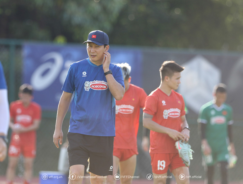 HLV Kim Sang-sik tìm cách khắc chế dàn sao nhập tịch của Malaysia HLV Kim Sang-sik tìm cách khắc chế dàn sao nhập tịch của Malaysia