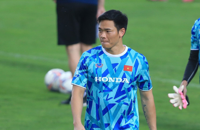 Nguyên Mạnh phải chia tay ĐT Việt Nam Nguyên Mạnh phải chia tay ĐT Việt Nam