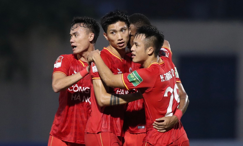 CLB Công an Hà Nội chỉ còn kém đội đầu bảng Thanh Hóa 1 điểm