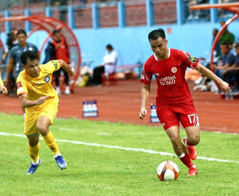 Viettel FC (đỏ) chia điểm không bàn thắng ở Khánh Hòa