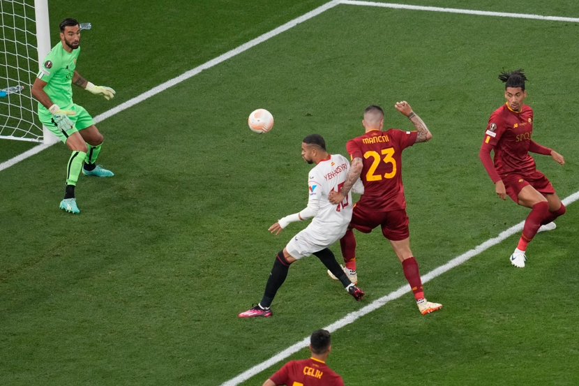 Mancini và pha phản lưới tai hại Mancini và pha phản lưới tai hại