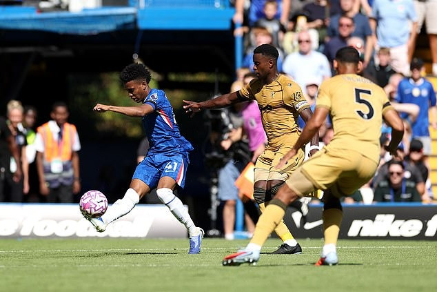 Estevao không thể làm nên khác biệt cho Chelsea trước Palace