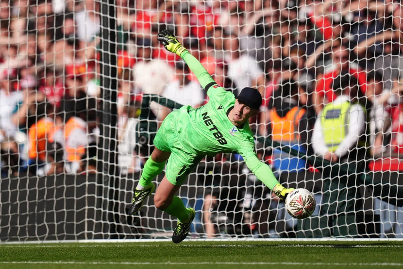 Henderson quá xuất sắc ở loạt luân lưu