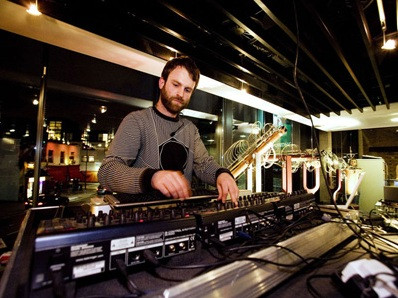 Nghe nhạc điện tử Anh tại Hà Nội ảnh 1