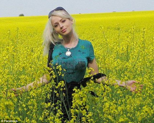 Xôn xao về thiếu nữ giống hệt búp bê Barbie ảnh 11