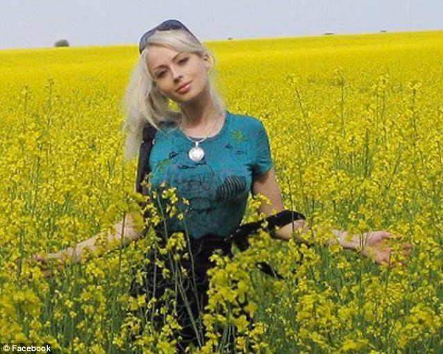 Xôn xao về thiếu nữ giống hệt búp bê Barbie ảnh 11