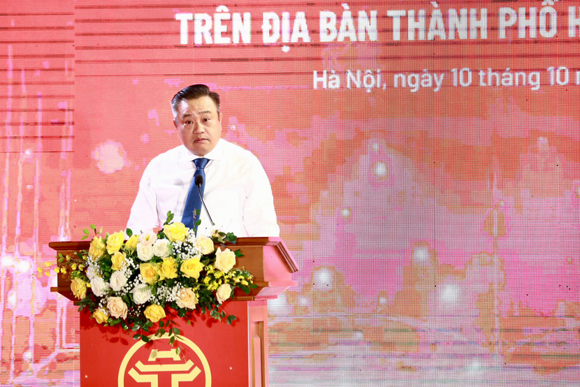 Chủ tịch UBND TP Hà Nội Trần Sỹ Thanh gửi gắm kỳ vọng vào 96 thủ khoa xuất sắc tốt nghiệp năm 2023