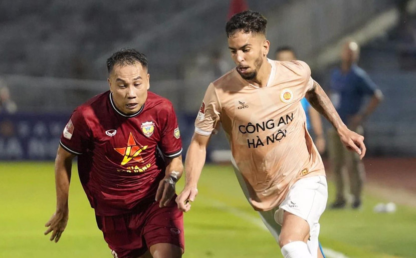 CLB Công an Hà Nội (phải) thua 0-1 Hà Tĩnh CLB Công an Hà Nội (phải) thua 0-1 Hà Tĩnh