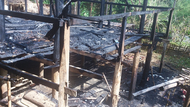 Đỏ hoen khóe mắt, tận nhìn nhà Lang người Mường sau cháy ảnh 9