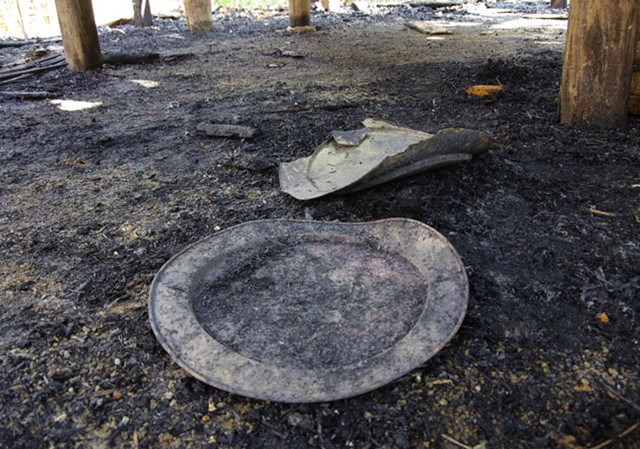 Đỏ hoen khóe mắt, tận nhìn nhà Lang người Mường sau cháy ảnh 12