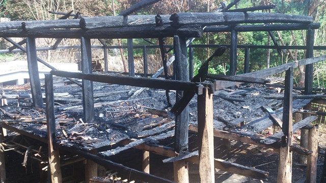 Đỏ hoen khóe mắt, tận nhìn nhà Lang người Mường sau cháy ảnh 8