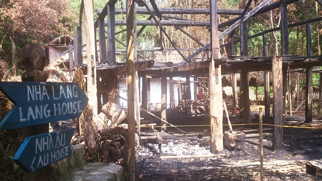 Đỏ hoen khóe mắt, tận nhìn nhà Lang người Mường sau cháy ảnh 6