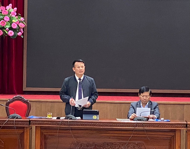 Phó Chủ tịch Thường trực UBND huyện Phúc Thọ Nguyễn Đình Sơn thông tin tại hội nghị