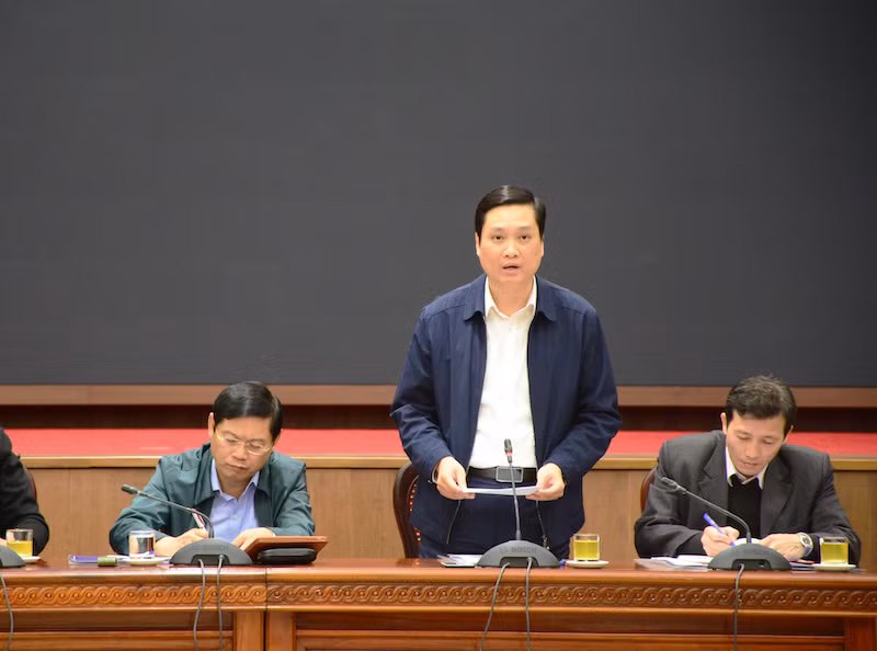 Phó Giám đốc Sở LĐ-TB&amp;XH Nguyễn Quốc Khánh thông tin tại hội nghị