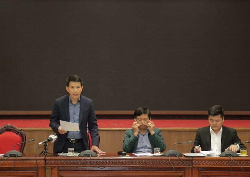 Chủ tịch UBND quận Hoàn Kiếm Phạm Tuấn Long thông tin tại hội nghị Chủ tịch UBND quận Hoàn Kiếm Phạm Tuấn Long thông tin tại hội nghị