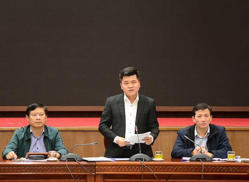 Phó Chủ tịch UBND huyện Phú Xuyên Nguyễn Thế Công thông tin tại hội nghị Phó Chủ tịch UBND huyện Phú Xuyên Nguyễn Thế Công thông tin tại hội nghị