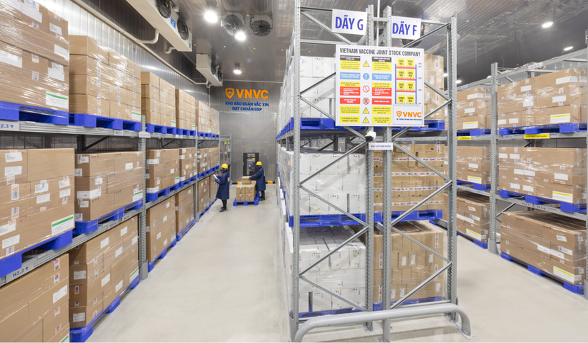 VNVC đầu tư lớn cho hệ thống 4 kho tổng, gần 200 kho lạnh bảo quản vắc xin đạt GSP theo tiêu chuẩn quốc tế cùng các hệ thống kiểm soát, giám sát chất lượng khắt khe