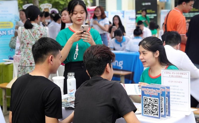 Dự thảo Luật Việc làm sửa đổi mới nhất đã bỏ quy định về giới hạn giờ làm thêm với sinh viên