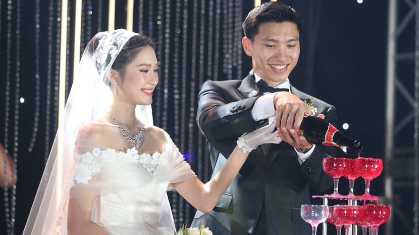 Cô dâu Hải My nghẹn ngào hạnh phúc bên chú rể Văn Hậu