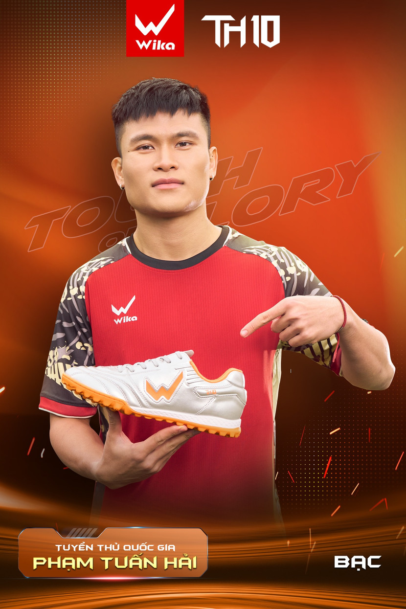 Một trong những chiếc giày trong bộ sưu tập mới của Tuấn Hải Một trong những chiếc giày trong bộ sưu tập mới của Tuấn Hải