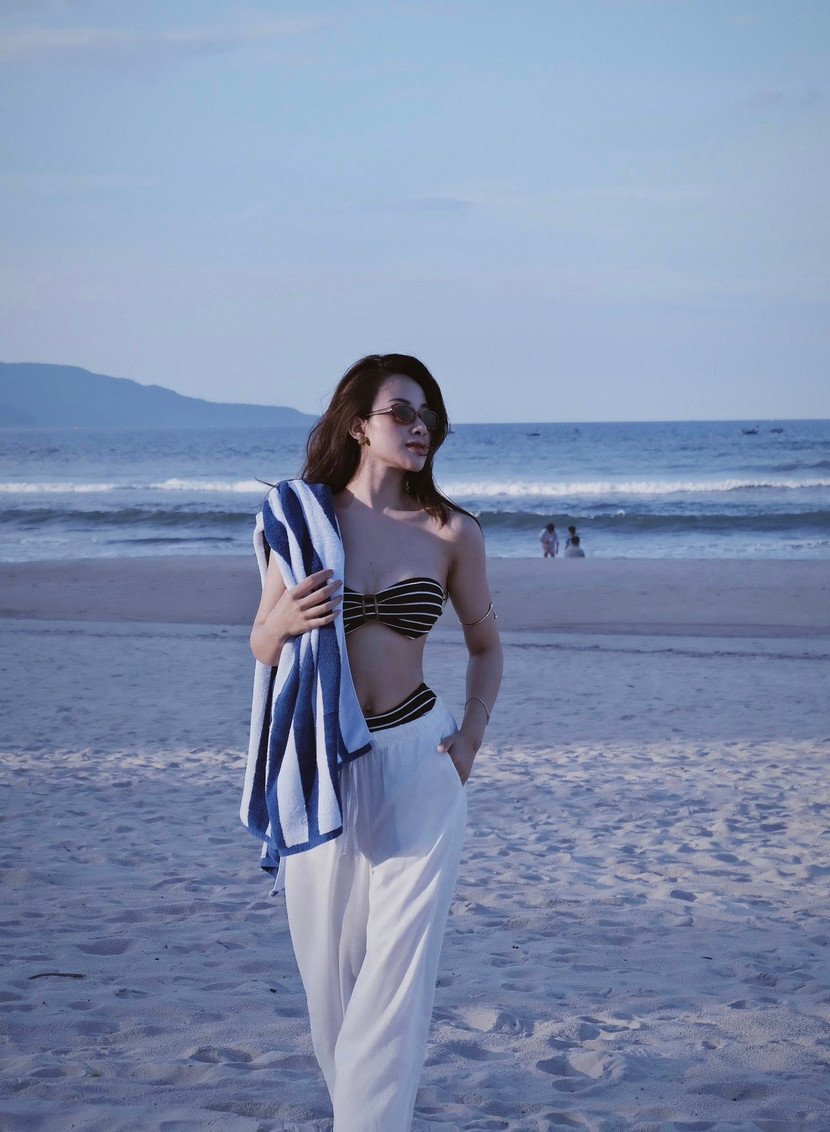 Võ Nhật Linh quyến rũ trên biển Đà Nẵng Võ Nhật Linh quyến rũ trên biển Đà Nẵng