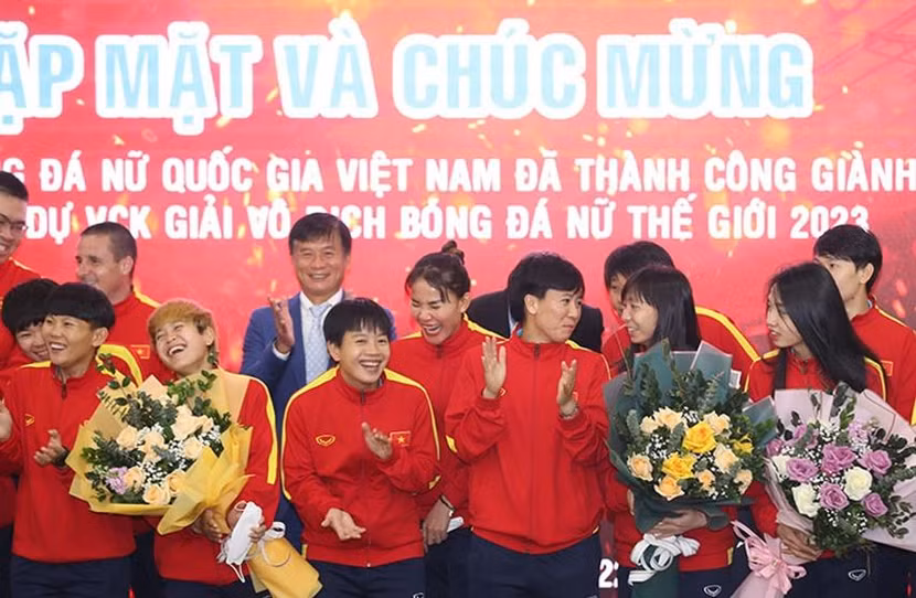 Đội tuyển nữ Việt Nam được tặng ô tô, xe máy và... mì ăn liền ảnh 1 Đội tuyển nữ Việt Nam được tặng ô tô, xe máy và... mì ăn liền ảnh 1