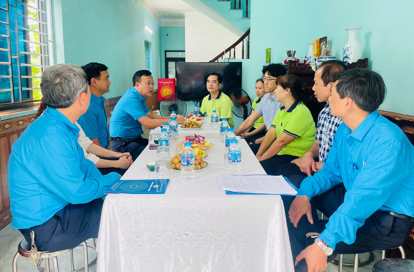 Chủ tịch LĐLĐ Phạm Quang Thanh thăm hỏi, động viên công nhân bị tai nạn lao động