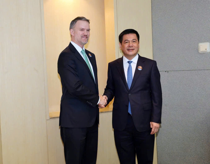 Bộ trưởng Bộ Công Thương Việt Nam Nguyễn Hồng Diên đã có phiên đàm phán trực tiếp cấp Bộ trưởng với Trưởng Đại diện Thương mại Hoa Kỳ (USTR) Jamieson Greer Bộ trưởng Bộ Công Thương Việt Nam Nguyễn Hồng Diên đã có phiên đàm phán trực tiếp cấp Bộ trưởng với Trưởng Đại diện Thương mại Hoa Kỳ (USTR) Jamieson Greer