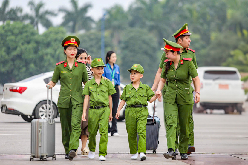 Hơn 300 chiến sĩ nhí tham gia Trại hè “Học làm chiến sĩ Công an” Khóa I năm 2025 với chủ đề “Thép đã tôi thế đấy”